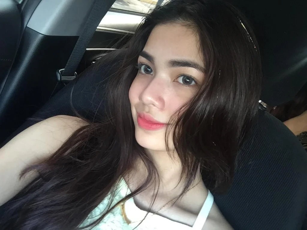 Jane De Leon in hot51