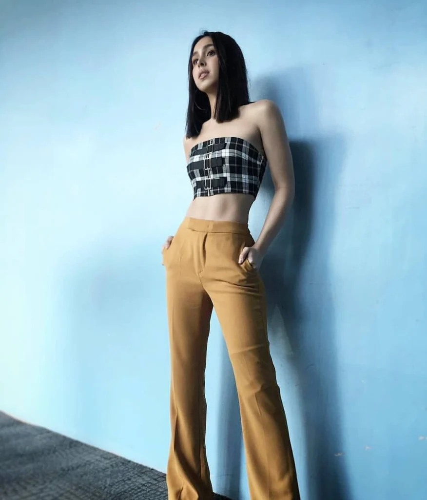 Julia Barretto in hot51