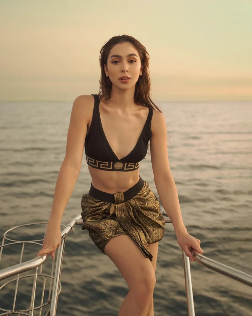Julia Barretto in hot51 